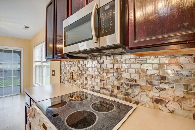 Building Photo - 202 Seneca River Dr