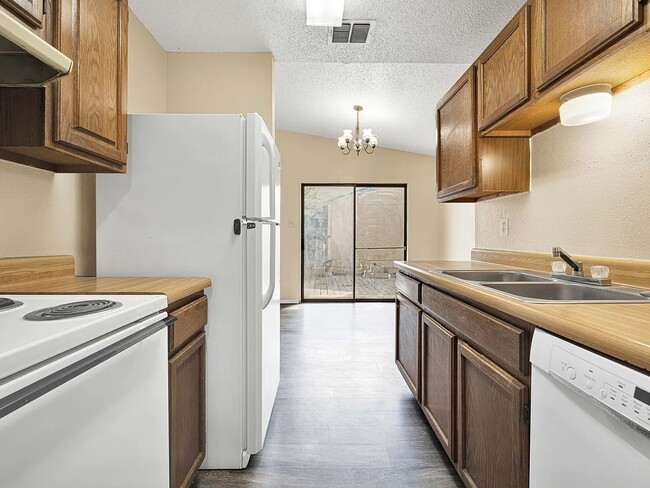 Building Photo - 9910 Village Briar