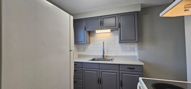Building Photo - Cozy 2 bed 1 bath  townhouse with attached...