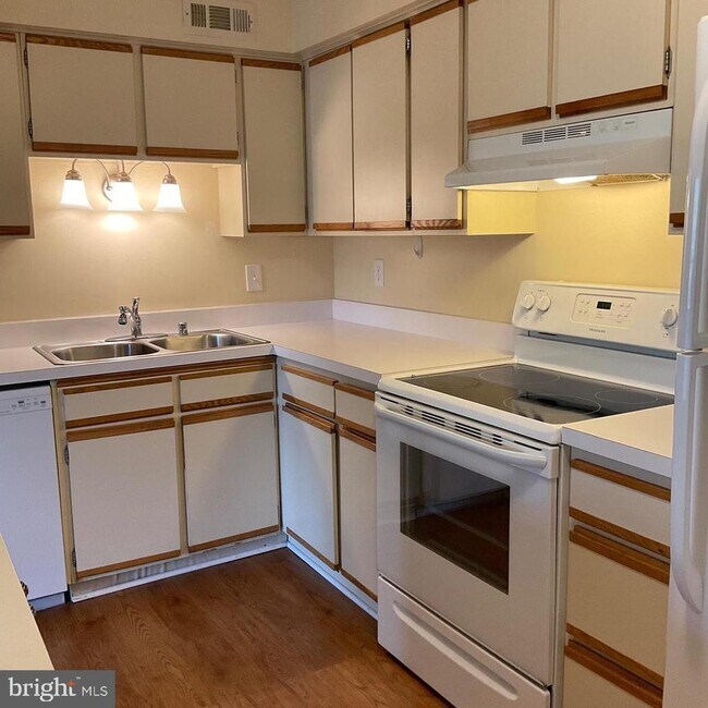 Building Photo - 3502 Lochearn Ct