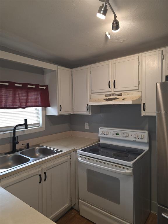 Building Photo - 3022 Deleuil Ave