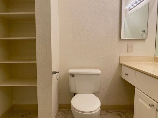 Building Photo - Beautiful 2-bedroom, 1-bath townhouse with 1 assigned parking stall located in a quiet