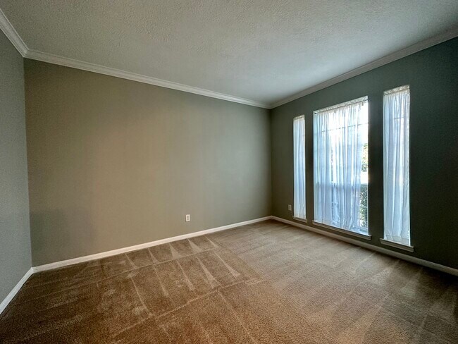 Building Photo - 9222 Memorial Grove Dr