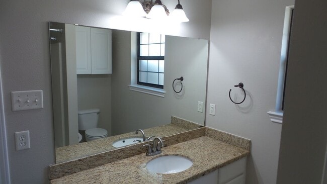 Building Photo - 1305 Remington Ct