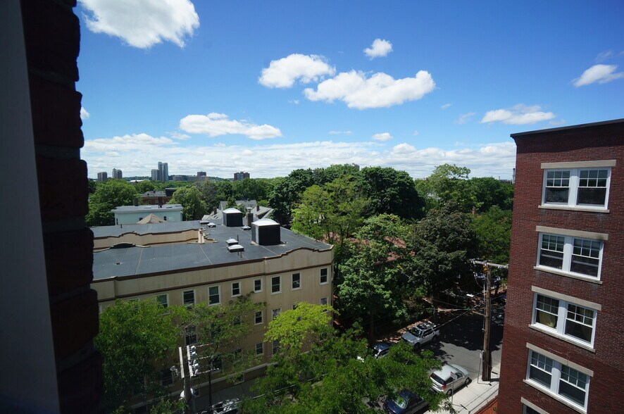 Building Photo - 55 Magazine St