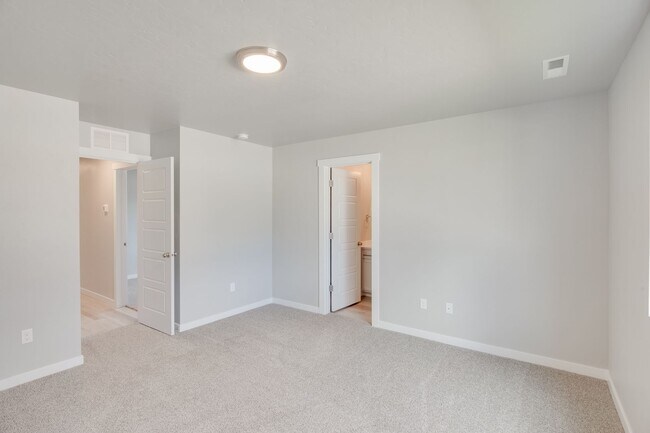 Building Photo - At Last, This Is What You’ve Been Searching For.