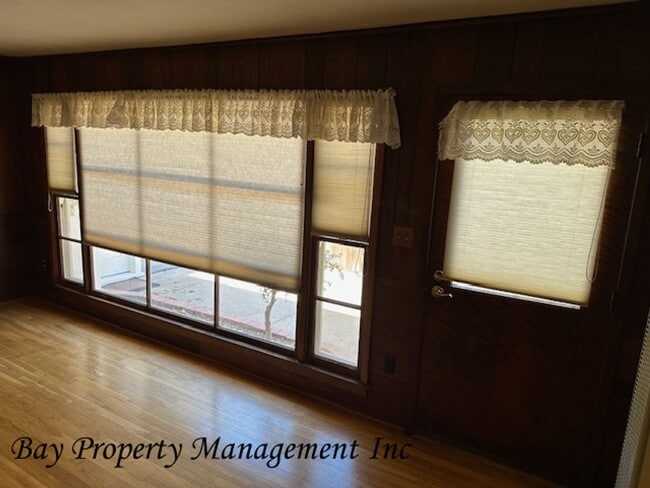 Building Photo - Charming 2 Bedroom, 1.5 Bath Home Near Riv...