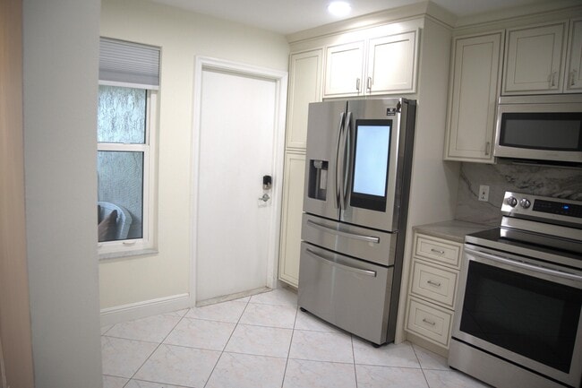 Building Photo - 9746 Lancaster Pl