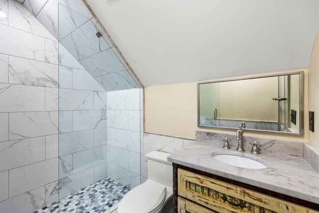 Building Photo - 479 W Park St