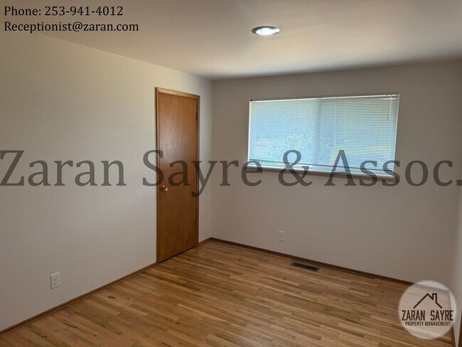 Building Photo - 215 - Perfect Location! Three Bedroom Charmer