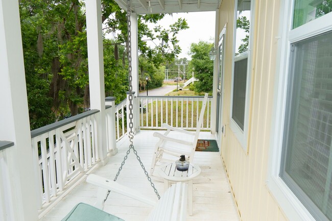 Building Photo - Four Bedroom Home on Ladies Island