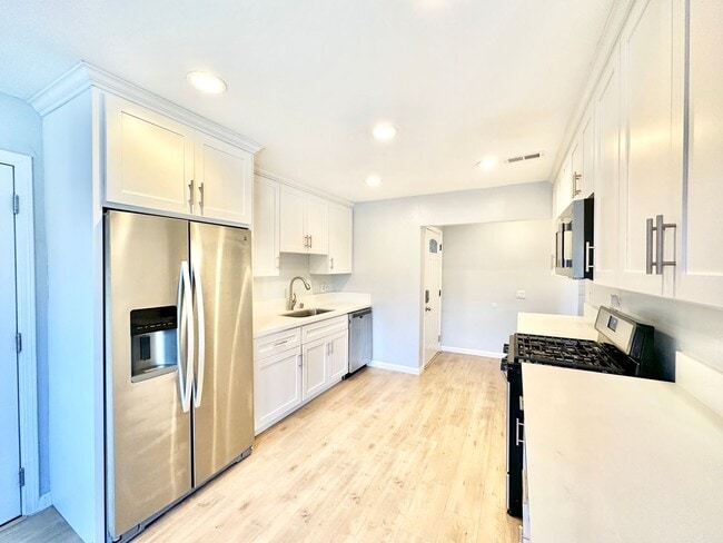 Building Photo - Beautiful, Single-Story, Updated, Private ...