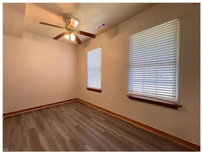 Building Photo - 400 Jamestown Ave