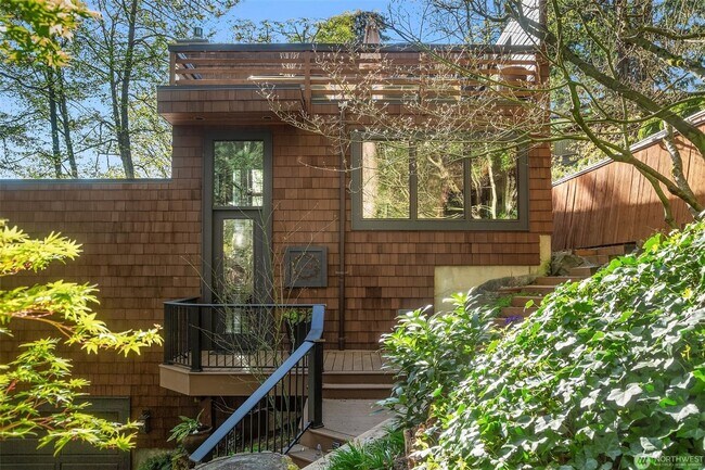 Building Photo - 3bd/2.25ba Edmonds House