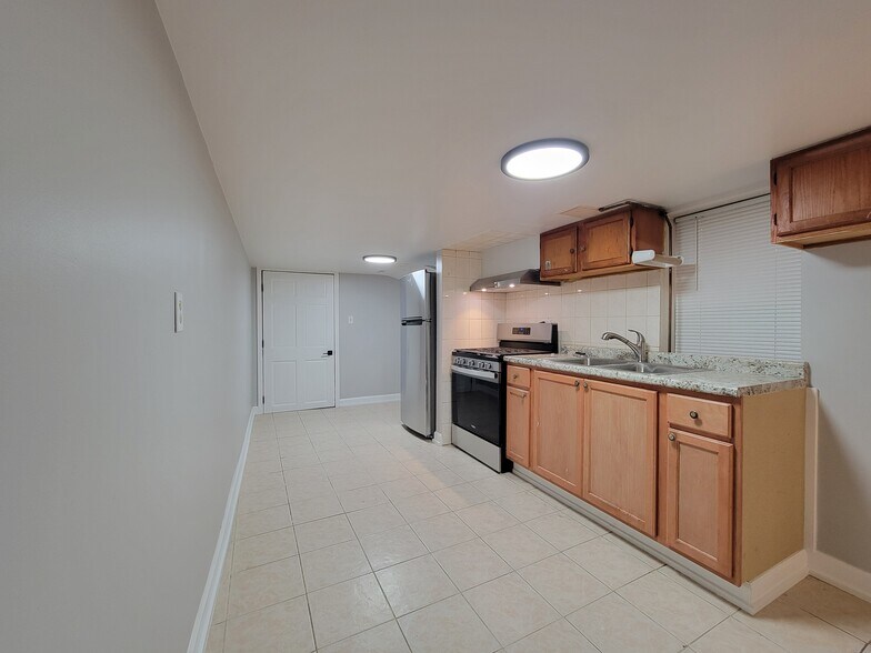 Building Photo - 3039 S Throop St