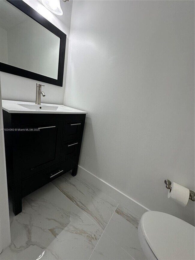 Building Photo - 7001 SW 164th Ct