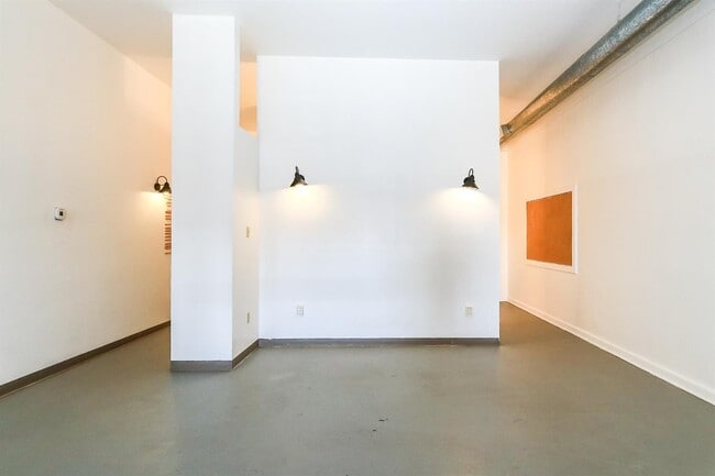 Building Photo - 1414 Texas Ave