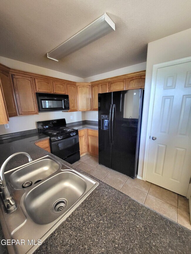 Building Photo - 657 Pete Payan Dr