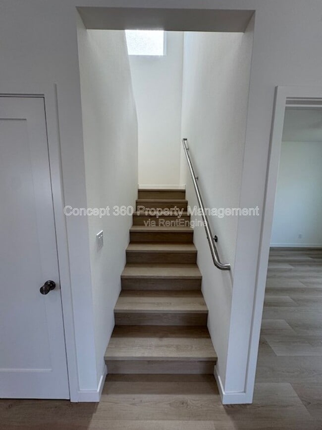 Building Photo - 6168 Briercrest Ave