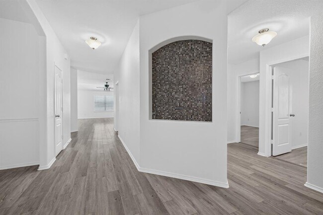 Building Photo - 315 Waterlily Way
