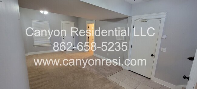 Building Photo - Nice Sized 4 Bed 3 Bath home in great location!