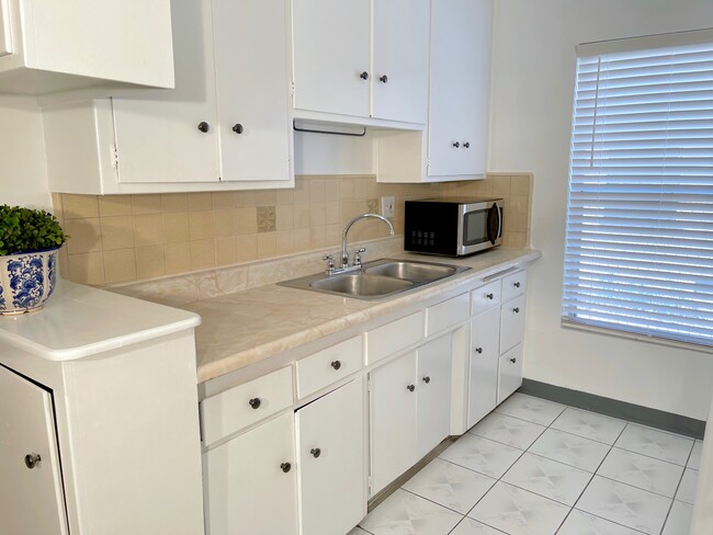 Building Photo - 2030 S Preuss Rd