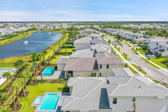 Building Photo - 9341 Crestview Cir