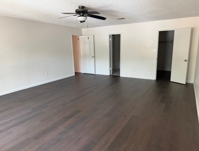 Building Photo - 2308 Lavendale Ct