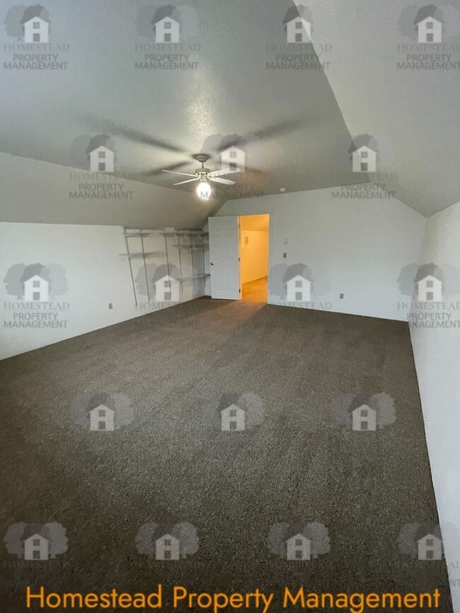 Building Photo - Homestead loves their tenants! 1/2 one months rent!