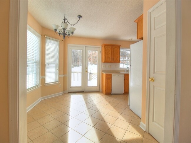 Building Photo - Beautiful 3 bedroom / 2.5 Bath Home in Win...