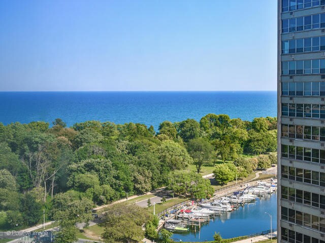 Building Photo - 3550 N Lake Shore Dr