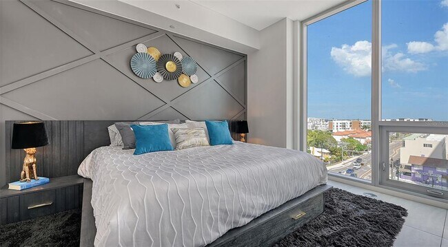 Building Photo - 301 QUAY Cmn