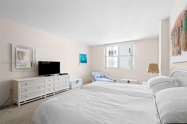 Building Photo - 5001 Collins Ave