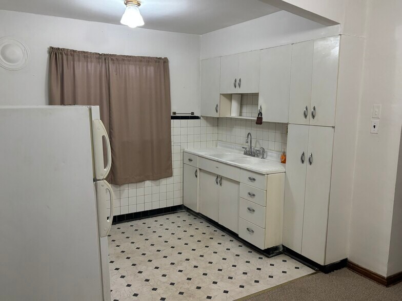 Kitchen - 5316 Miami St