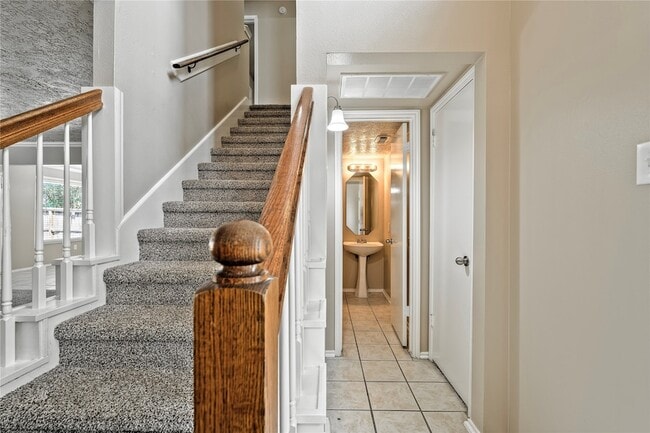 Building Photo - 2627 Autumn Springs Ln
