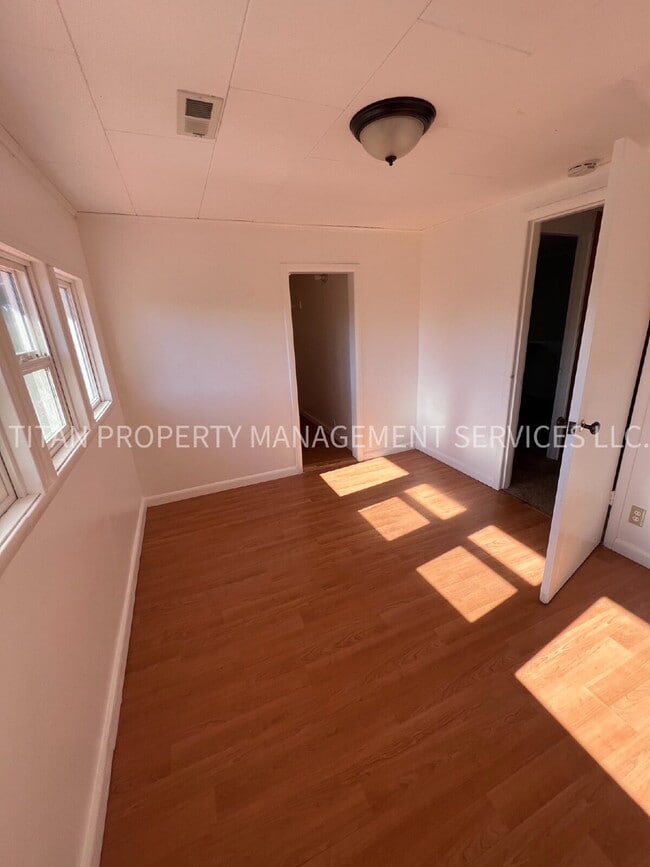 Building Photo - Charming 4-Bed Farm house with 2.5 Baths o...
