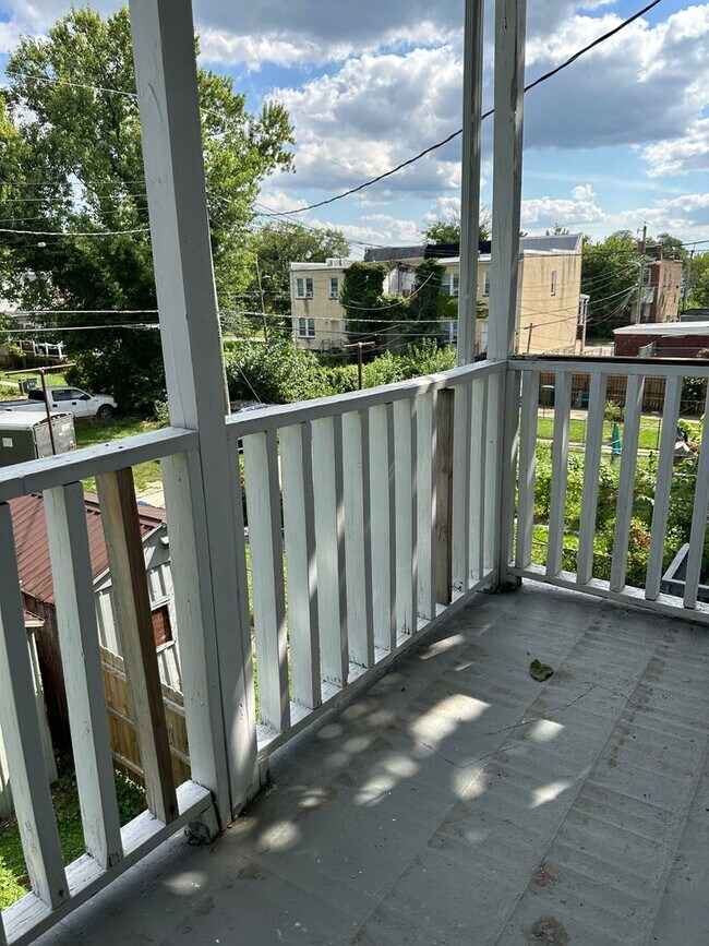 Building Photo - Spacious Home Available for Rent! W/D! Fro...