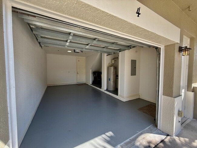 Building Photo - 870 Marina Del Ray Ln