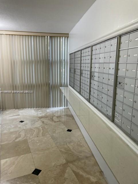 Building Photo - 800 Parkview Dr