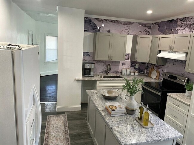 Building Photo - 49 Carpenter St