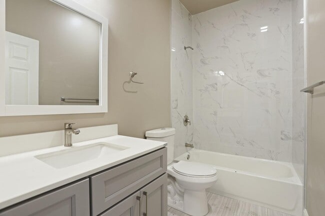 Building Photo - 498 S 5th St