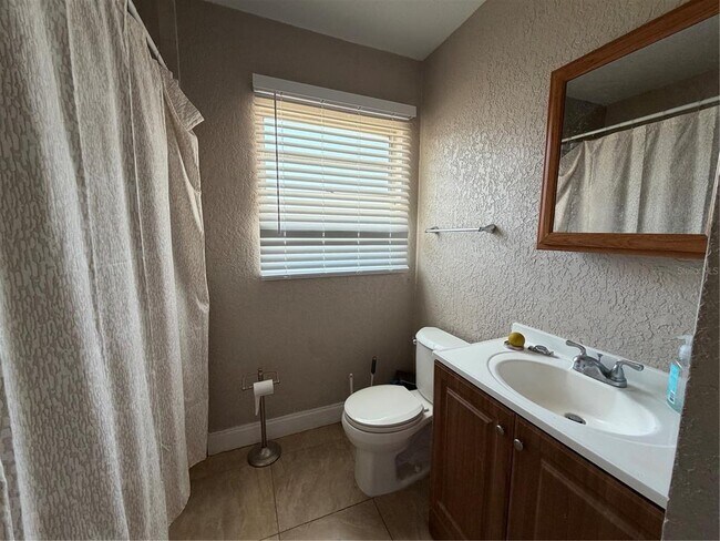 Building Photo - 2926 W St John St