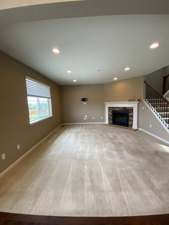 Building Photo - Lovely 4 Bedroom/3 Bathroom Erie Home - Available June!!