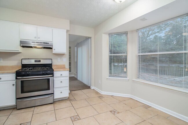 Building Photo - 3470 Framingham Dr