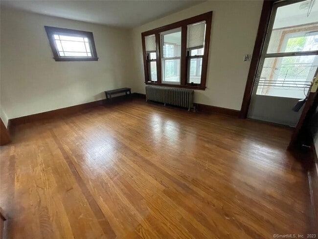 Building Photo - 36 Oakwood Ave