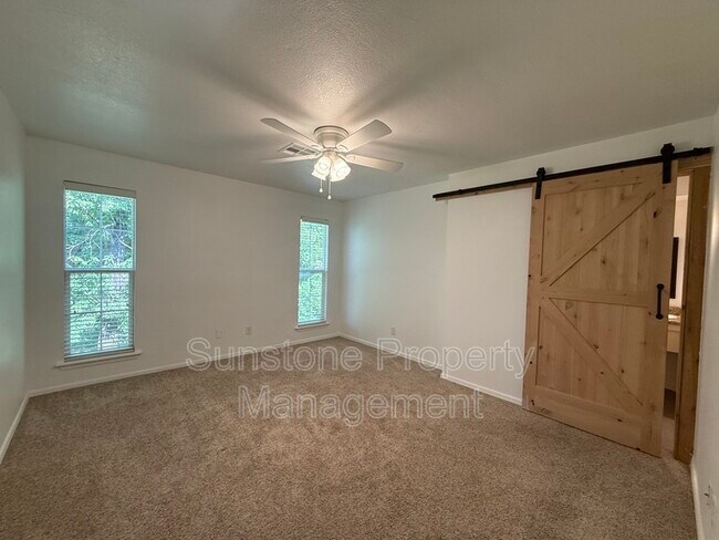 Building Photo - 5117 S Lions Ave