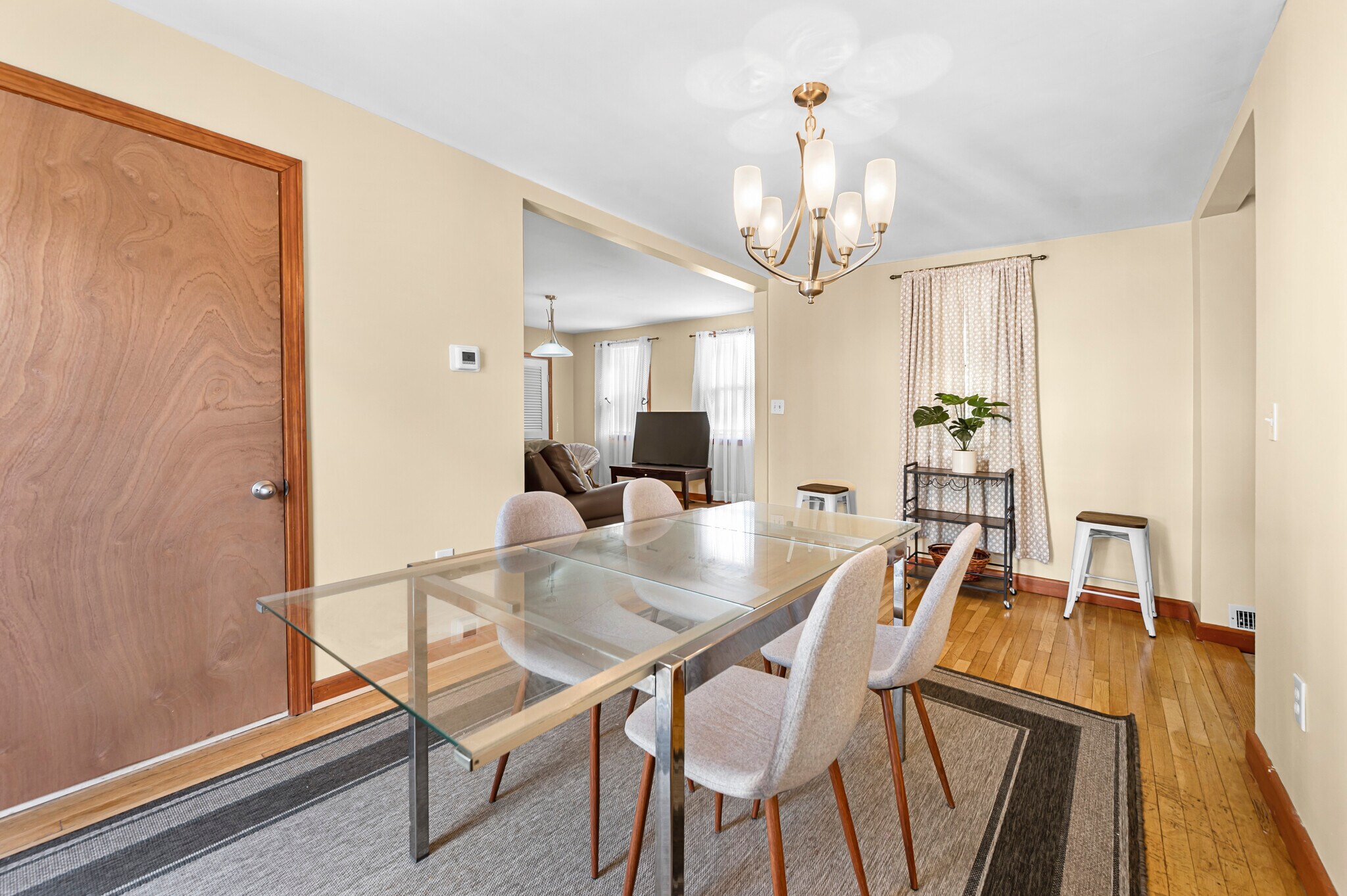 Building Photo - 50 Temple St