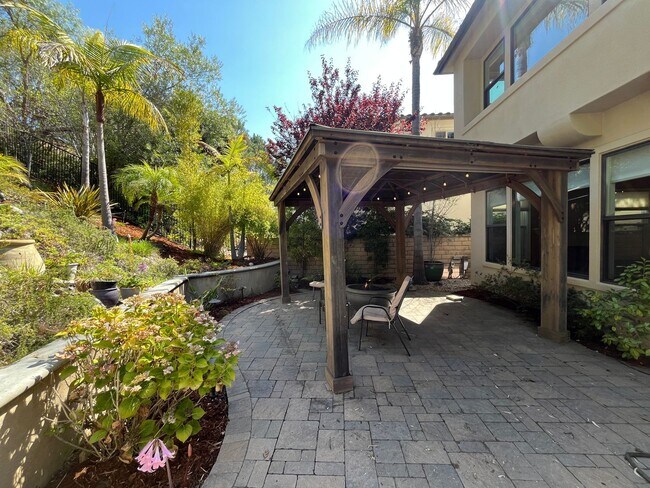 Building Photo - Elegant 5-Bedroom Carmel Valley Home with ...