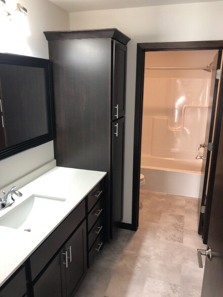 Building Photo - 4509 Golf Dr