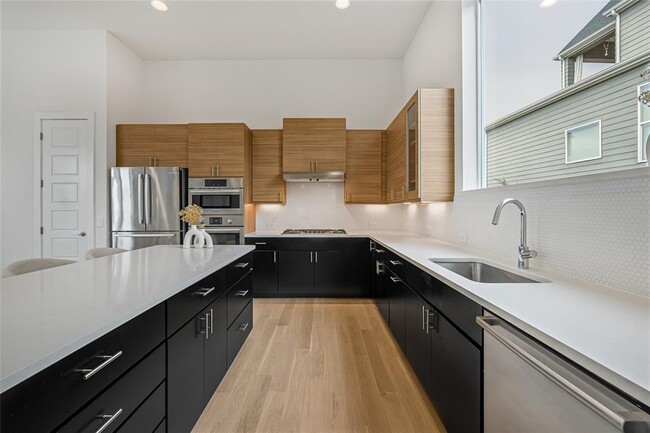 Building Photo - 5804 Toscana Ave